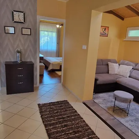Tamasi Villa- Nyaralohaz Case de vacanță Balatonkeresztúr
