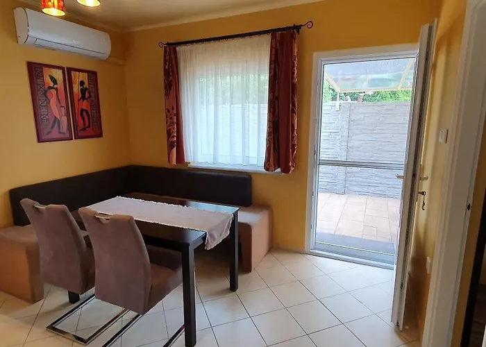 Case de vacanță Tamasi Villa- Nyaralohaz *